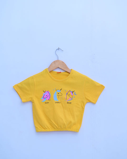 Yellow Horse Beggy Style Girl T-Shirt